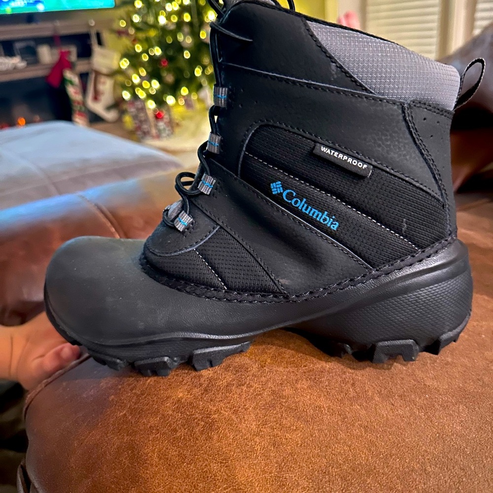 Columbia boots, size 6 boys, black/gray/blue
